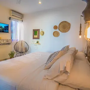 https://the-bric-hotel.quintano-roohotels.com